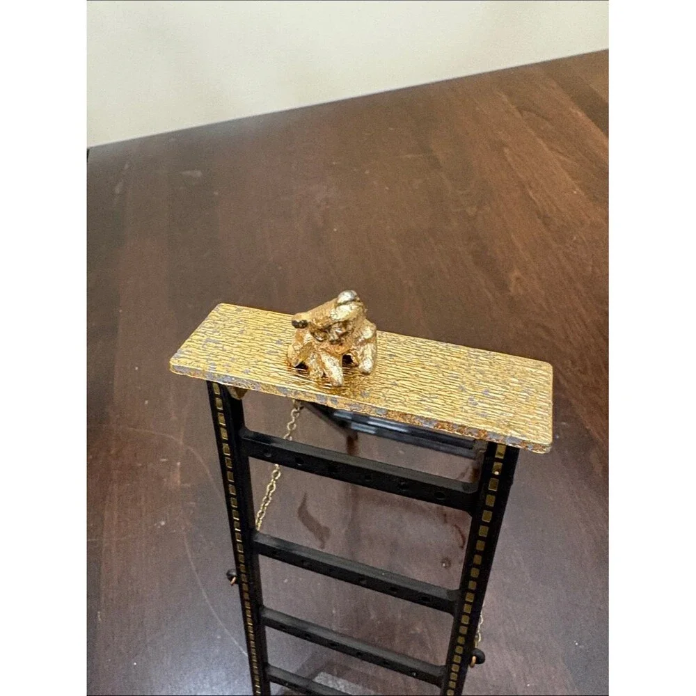 Kitty Cat on Mini Ladder Earring Holder Display